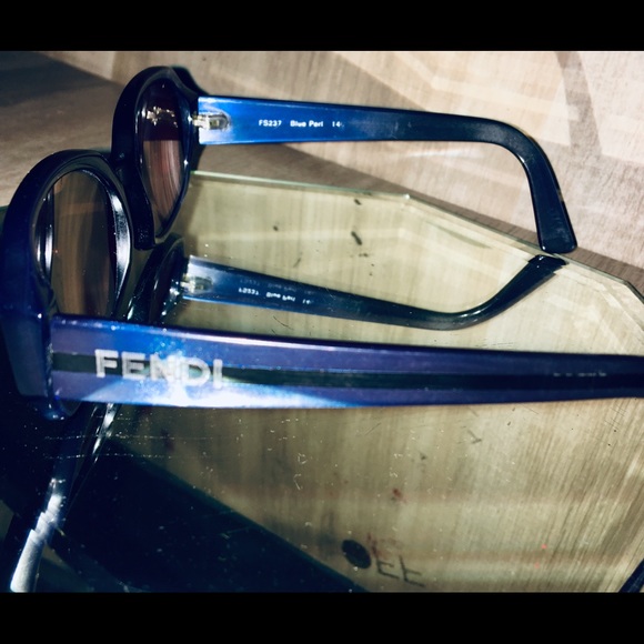 FENDI Sunglasses Blue Pearl - Picture 5 of 6